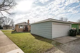 8058 E Prairie Rd, Skokie, IL 60076 - Photo 19