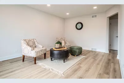 8058 E Prairie Road, Skokie, IL 60076 - Photo 7