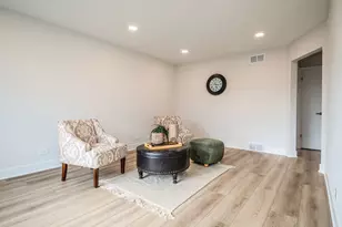 8058 E Prairie Rd, Skokie, IL 60076 - Photo 7