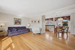 710 Maple Ln, Darien, IL 60561 - Photo 3