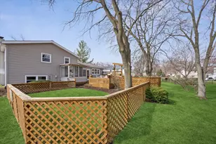710 Maple Ln, Darien, IL 60561 - Photo 29