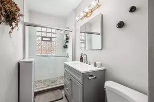 2837 N Sawyer Ave, Chicago, IL 60618 - Photo 15