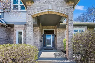 155 Lilac Ln, Wheeling, IL 60090 - Photo 3