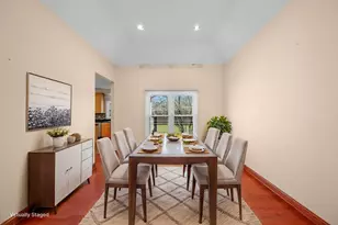 155 Lilac Ln, Wheeling, IL 60090 - Photo 9