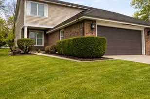 516 N Thornwood Dr, McHenry, IL 60050 - Photo 1