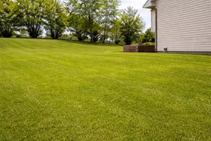 516 N Thornwood Dr, McHenry, IL 60050 - Photo 3