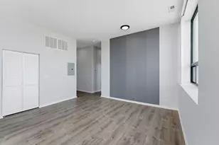 2451 W Howard St, Chicago, IL 60645 - Photo 3