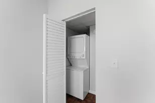 2451 W Howard St, Chicago, IL 60645 - Photo 13