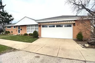 6803 N Keeler Ave, Lincolnwood, IL 60712 - Photo 1