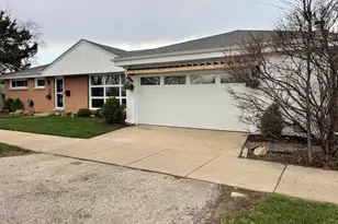 6803 N Keeler Ave, Lincolnwood, IL 60712 - Photo 1