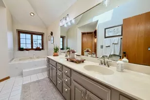 1325 Foxpointe Dr, Sycamore, IL 60178 - Photo 27