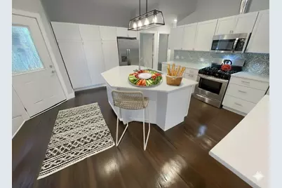 2442 N Lawndale Avenue, Chicago, IL 60647 - Photo 11