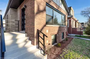 1047 N St Louis Ave, Chicago, IL 60651 - Photo 3