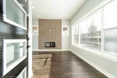 1047 N Saint Louis Avenue, Chicago, IL 60651 - Photo 5