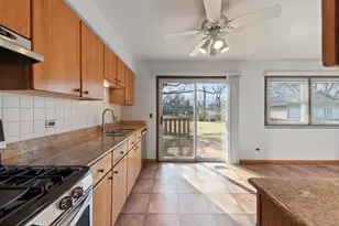 127 Monticello Cir, Bolingbrook, IL 60440 - Photo 9