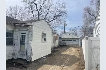 725 Webster Circle E, Kankakee, IL 60901 - Photo 3