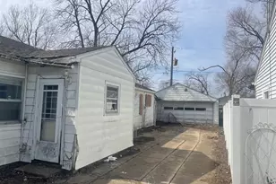 725 Webster Cir E, Kankakee, IL 60901 - Photo 3