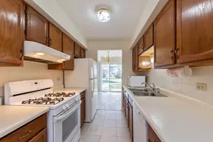 260 E Fabish Dr, Buffalo Grove, IL 60089 - Photo 5