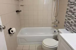 9368 Bay Colony Dr, Des Plaines, IL 60016 - Photo 5