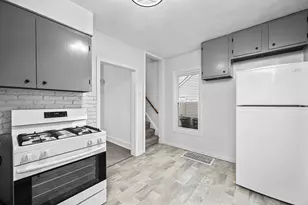 2037 30th St, Rock Island, IL 61201 - Photo 5