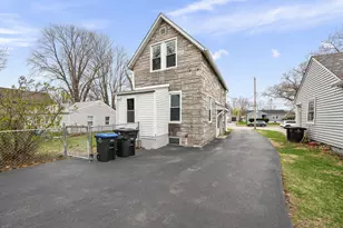 2037 30th St, Rock Island, IL 61201 - Photo 23