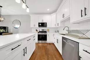 7235 W 71st St, Bridgeview, IL 60455 - Photo 9