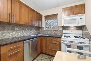 588 Fairway View Dr, Wheeling, IL 60090 - Photo 9