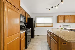 126 June Ln, Lombard, IL 60148 - Photo 9