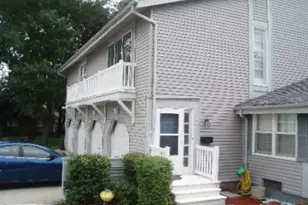 327 Carthage Ct, Bloomingdale, IL 60108 - Photo 1