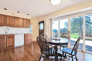 1123 Juniper Pkwy, Libertyville, IL 60048 - Photo 7