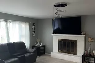 220 N Rosedale Ave, Aurora, IL 60506 - Photo 3