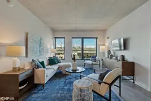 1025 W Addison St, Chicago, IL 60613 - Photo 11