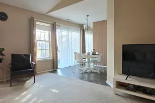 1914 Quaker Hollow Ln, Streamwood, IL 60107 - Photo 5