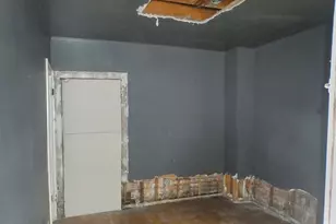 8242 S Honore St, Chicago, IL 60620 - Photo 7