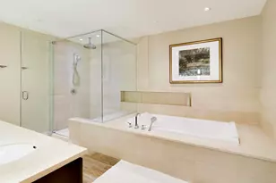 208 N Park Dr, Chicago, IL 60601 - Photo 19