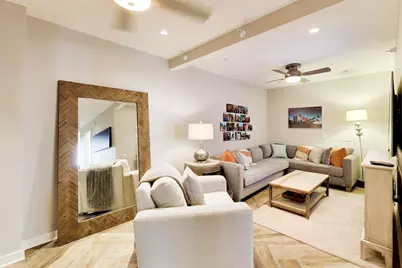 208 N Park Drive, Chicago, IL 60601 - Photo 23