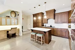 208 N Park Dr, Chicago, IL 60601 - Photo 13