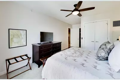 208 N Park Drive, Chicago, IL 60601 - Photo 27
