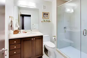 208 N Park Dr, Chicago, IL 60601 - Photo 29