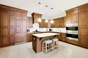 208 N Park Dr, Chicago, IL 60601 - Photo 11