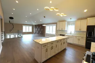 9615 S California Ave, Evergreen Park, IL 60805 - Photo 11