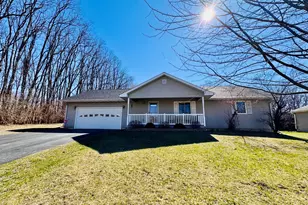 402 Woodside Pl, Dixon, IL 61021 - Photo 1