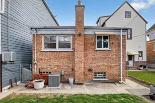 3138 N Richmond St, Chicago, IL 60618 - Photo 11