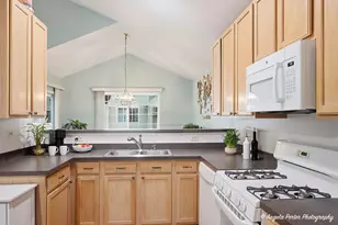 324 New Haven Dr, Cary, IL 60013 - Photo 9