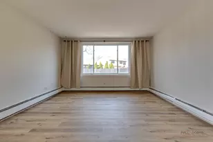 1880 Bonnie Ln, Hoffman Estates, IL 60169 - Photo 7