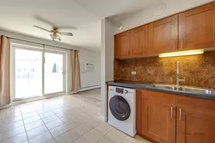 1880 Bonnie Ln, Hoffman Estates, IL 60169 - Photo 15