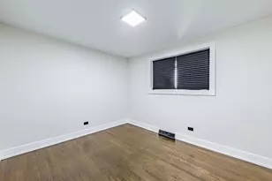 8051 S Escanaba Ave, Chicago, IL 60617 - Photo 9