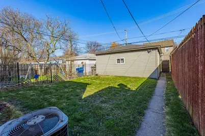 8051 S Escanaba Avenue, Chicago, IL 60617 - Photo 23