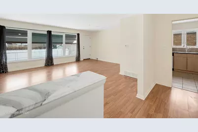 7516 N California Avenue, Chicago, IL 60645 - Photo 3