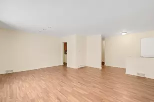 7516 N California Ave, Chicago, IL 60645 - Photo 5